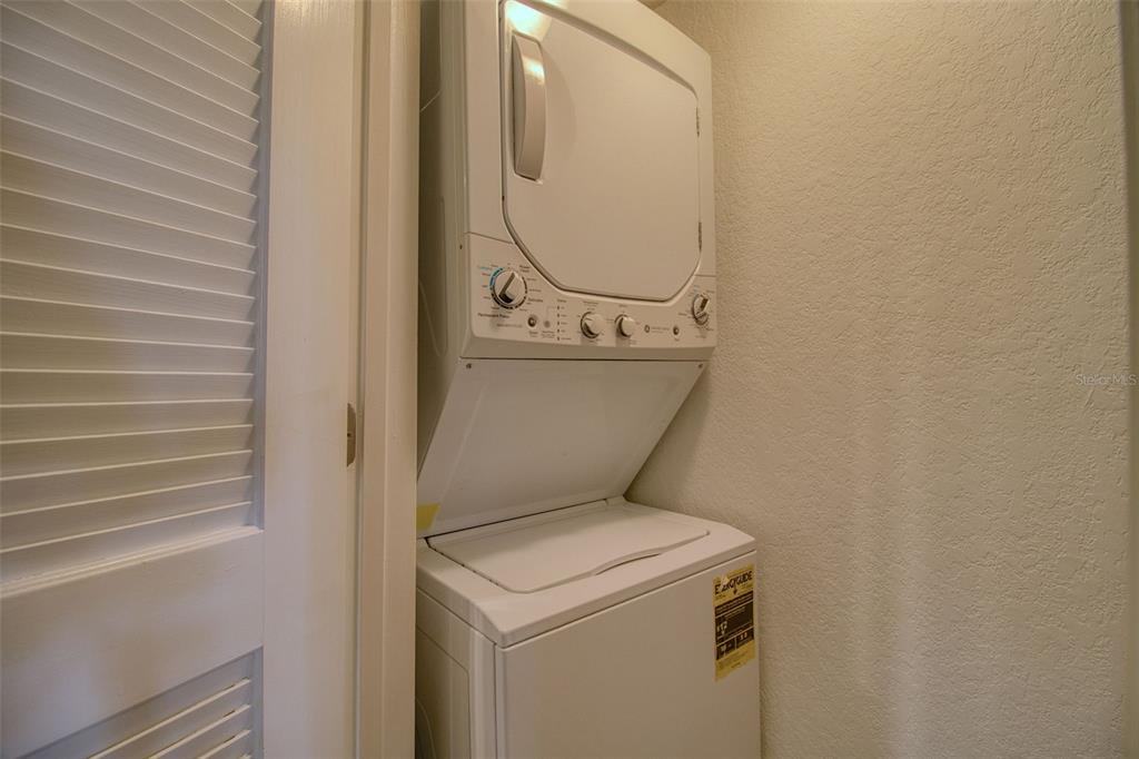 702 Lyndhurst Street, Unit 821 Dunedin, FL 34698 - Photo 14 of 30 a utility room with dryer and washer