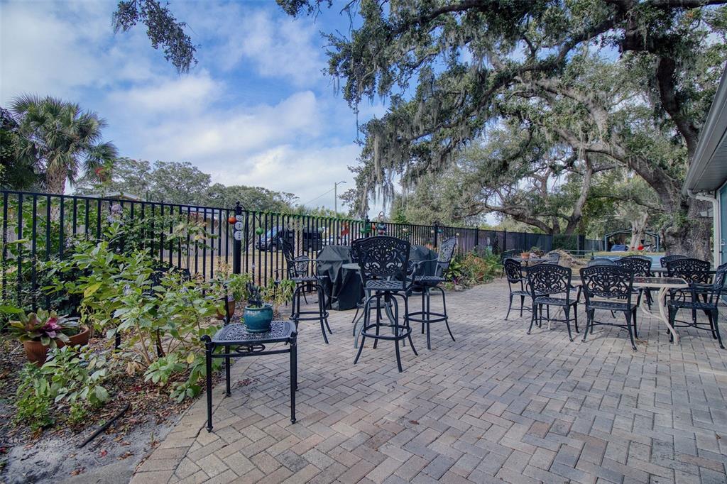 702 Lyndhurst Street, Unit 821 Dunedin, FL 34698 - Photo 25 of 30 a view of a dinning table and chairs in the patio