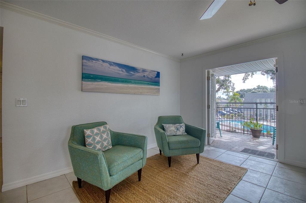 702 Lyndhurst Street, Unit 821 Dunedin, FL 34698 - Photo 4 of 30 a living room with furniture and a window