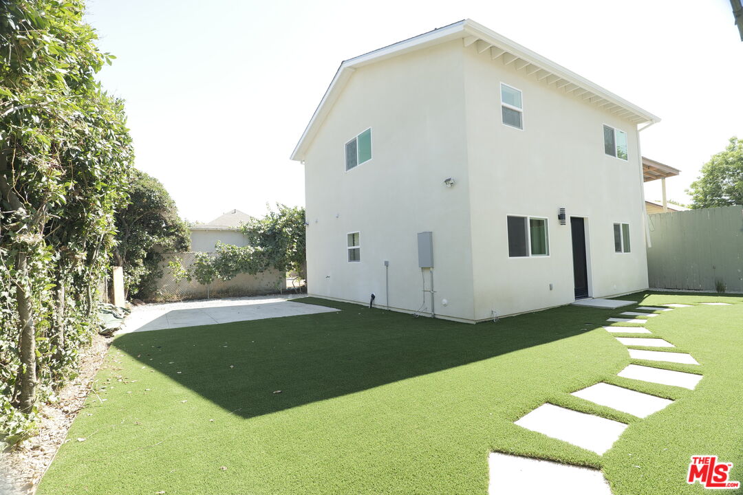 1338 West 30th Street Los Angeles, CA 90007 - Photo 21 of 21 a view of a backyard with white house