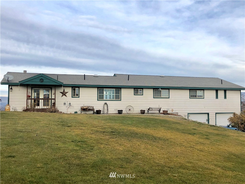 1074 Konnowac Pass Road Moxee, WA 98936 - Photo 1 of 25