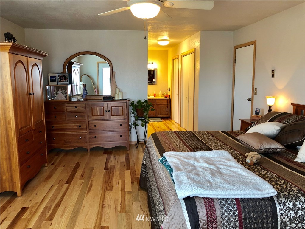 1074 Konnowac Pass Road Moxee, WA 98936 - Photo 11 of 25