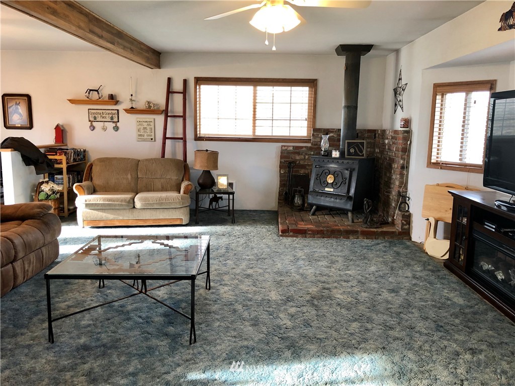 1074 Konnowac Pass Road Moxee, WA 98936 - Photo 4 of 25