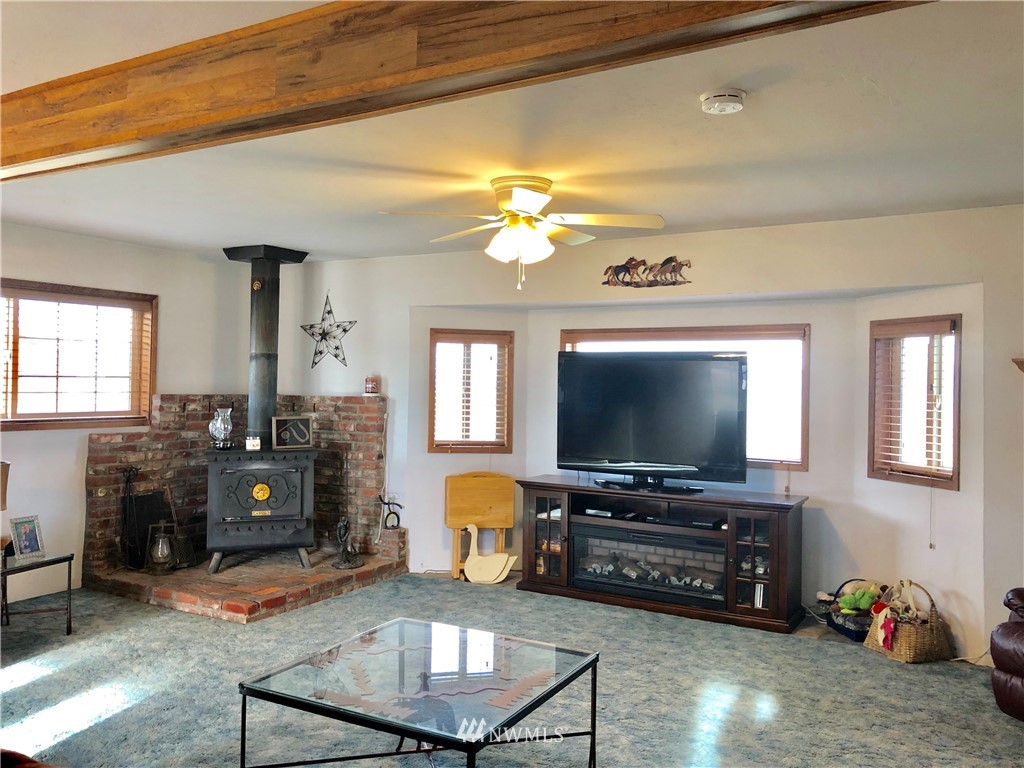 1074 Konnowac Pass Road Moxee, WA 98936 - Photo 5 of 25