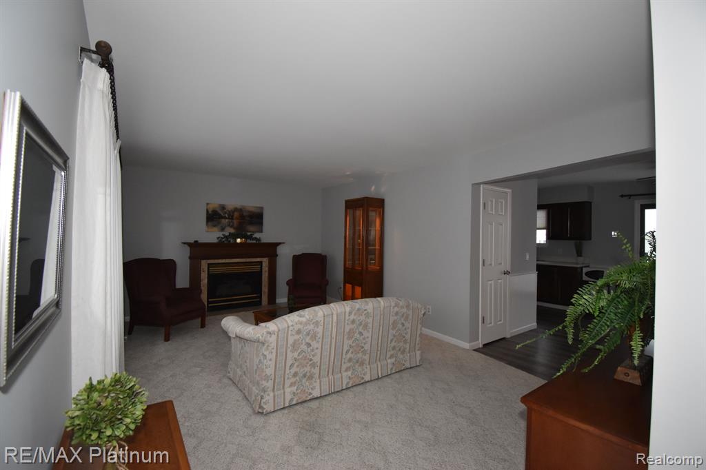2515 North Long Lake Road Fenton, MI 48430 - Photo 11 of 26