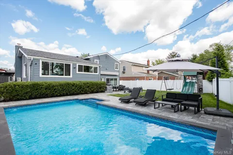 $1,285,000 | 10 Jeremy Avenue, Plainview, NY 11803