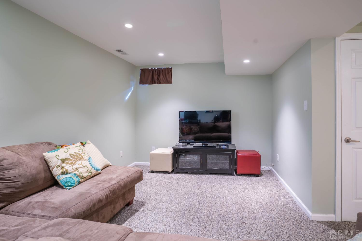 2 Donovan Road Pennington, NJ 08534 - Photo 26 of 33 Gallery Image 26