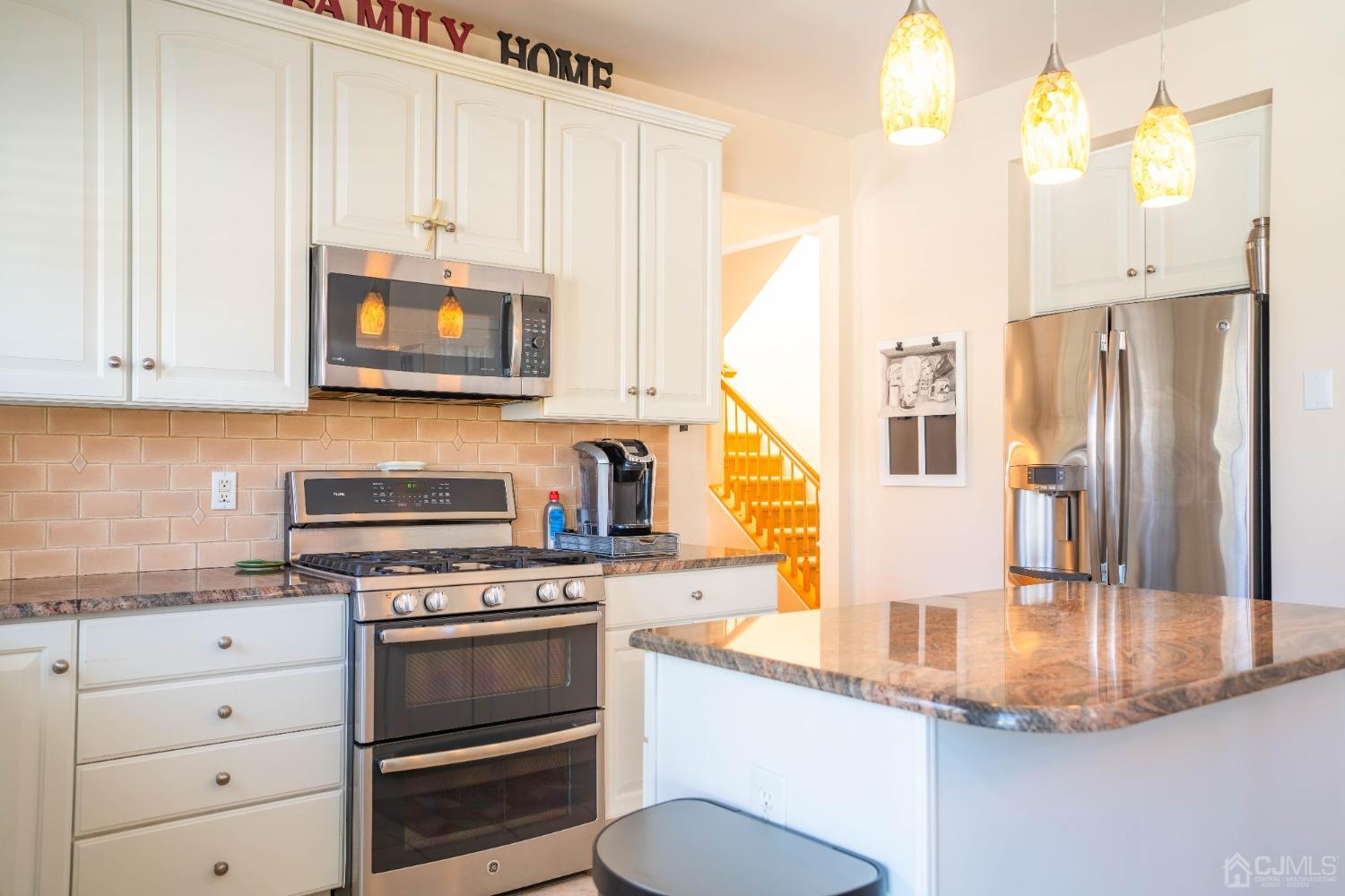 2 Donovan Road Pennington, NJ 08534 - Photo 9 of 33 Gallery Image 9