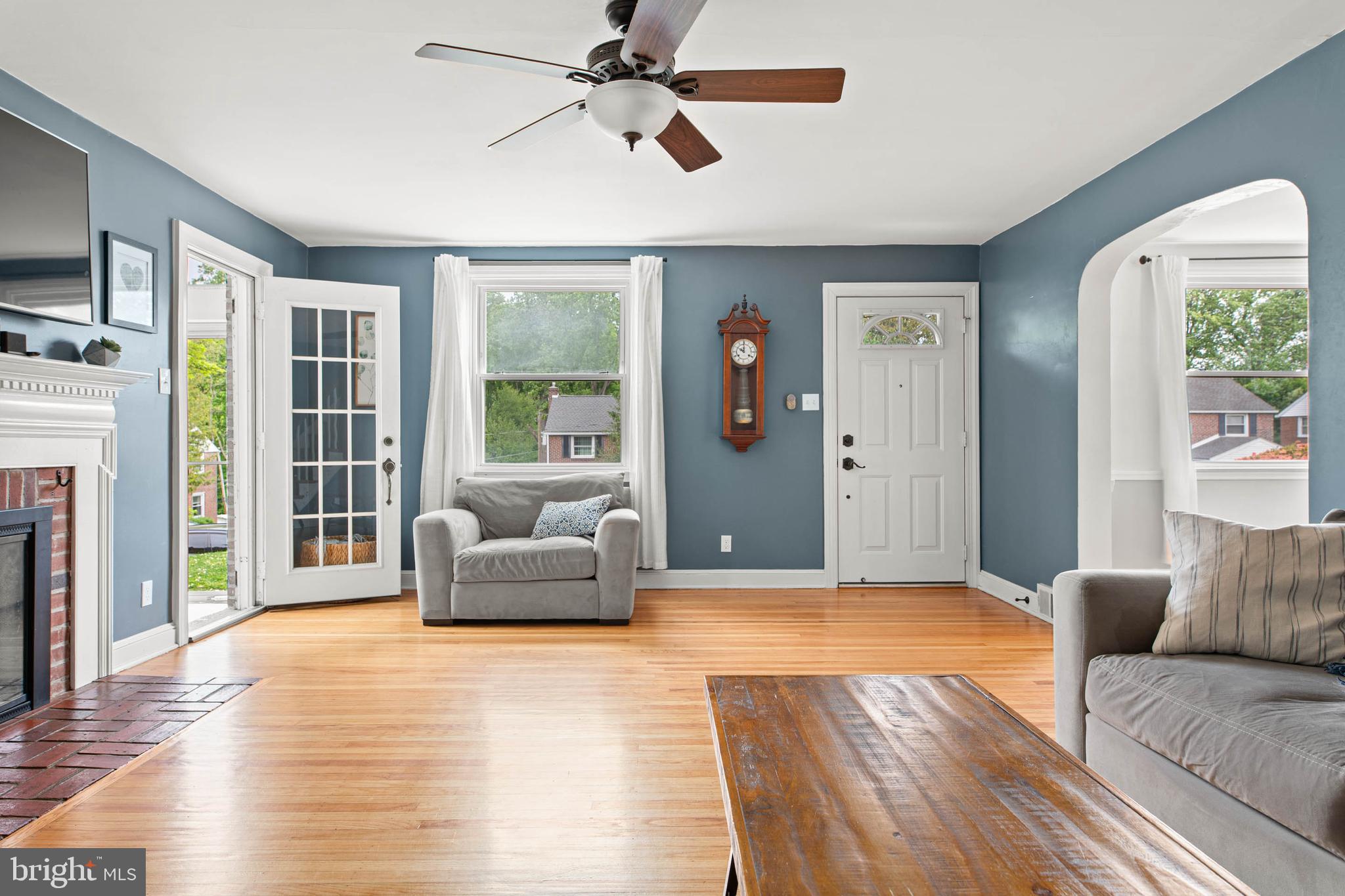 465 Briarhill Road Springfield, PA 19064 - Photo 5 of 51 a living room with furniture and a large window