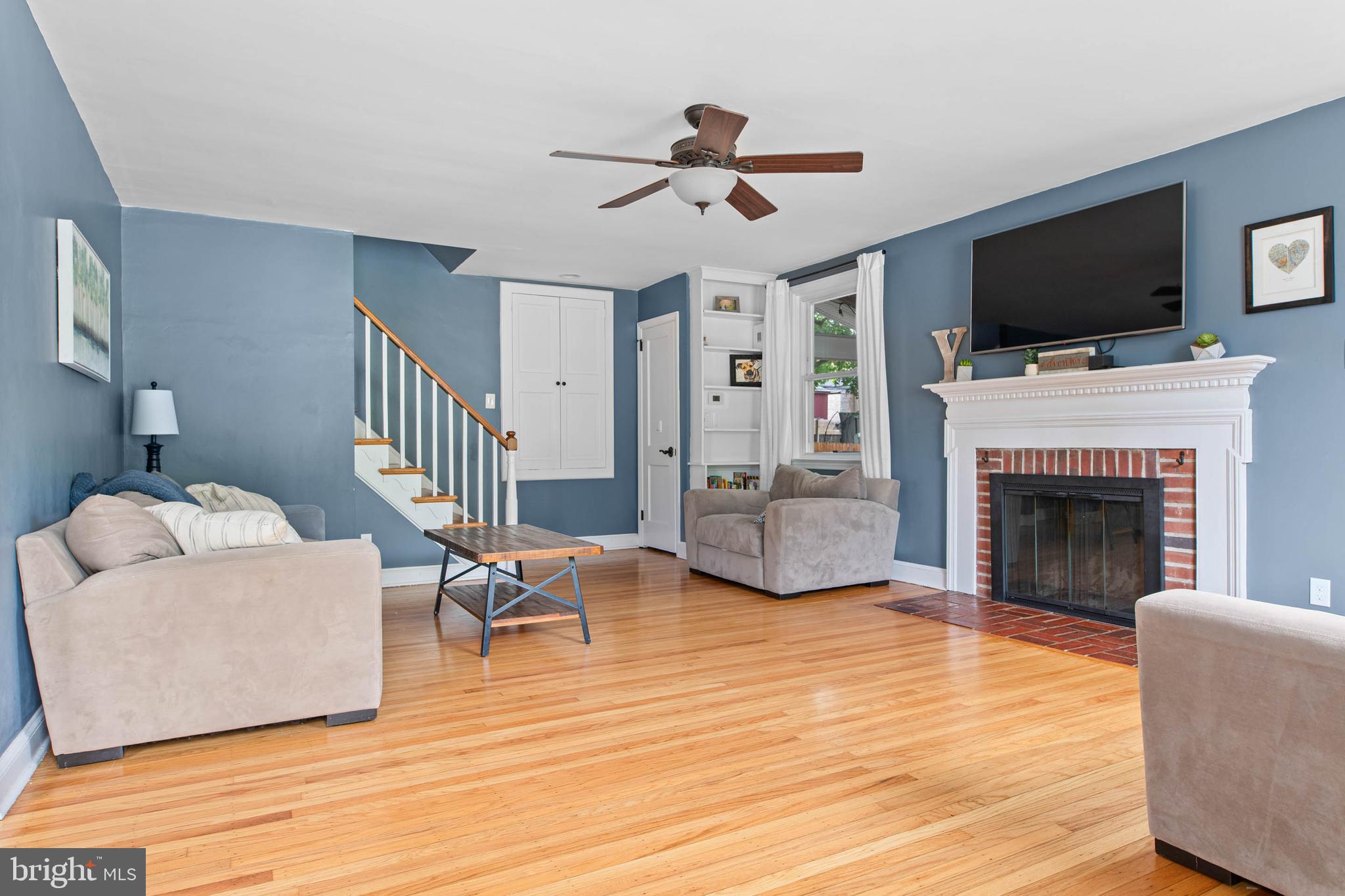 465 Briarhill Road Springfield, PA 19064 - Photo 6 of 51 a living room with furniture fireplace and flat screen tv