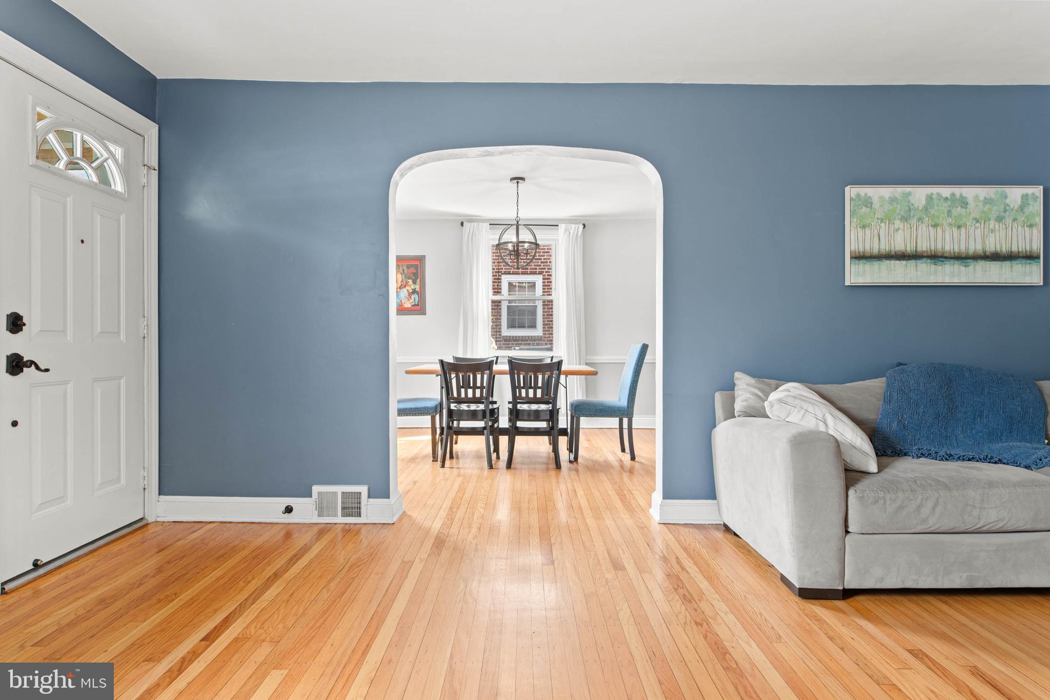 465 Briarhill Road Springfield, PA 19064 - Photo 7 of 51 a living room with furniture and a large window
