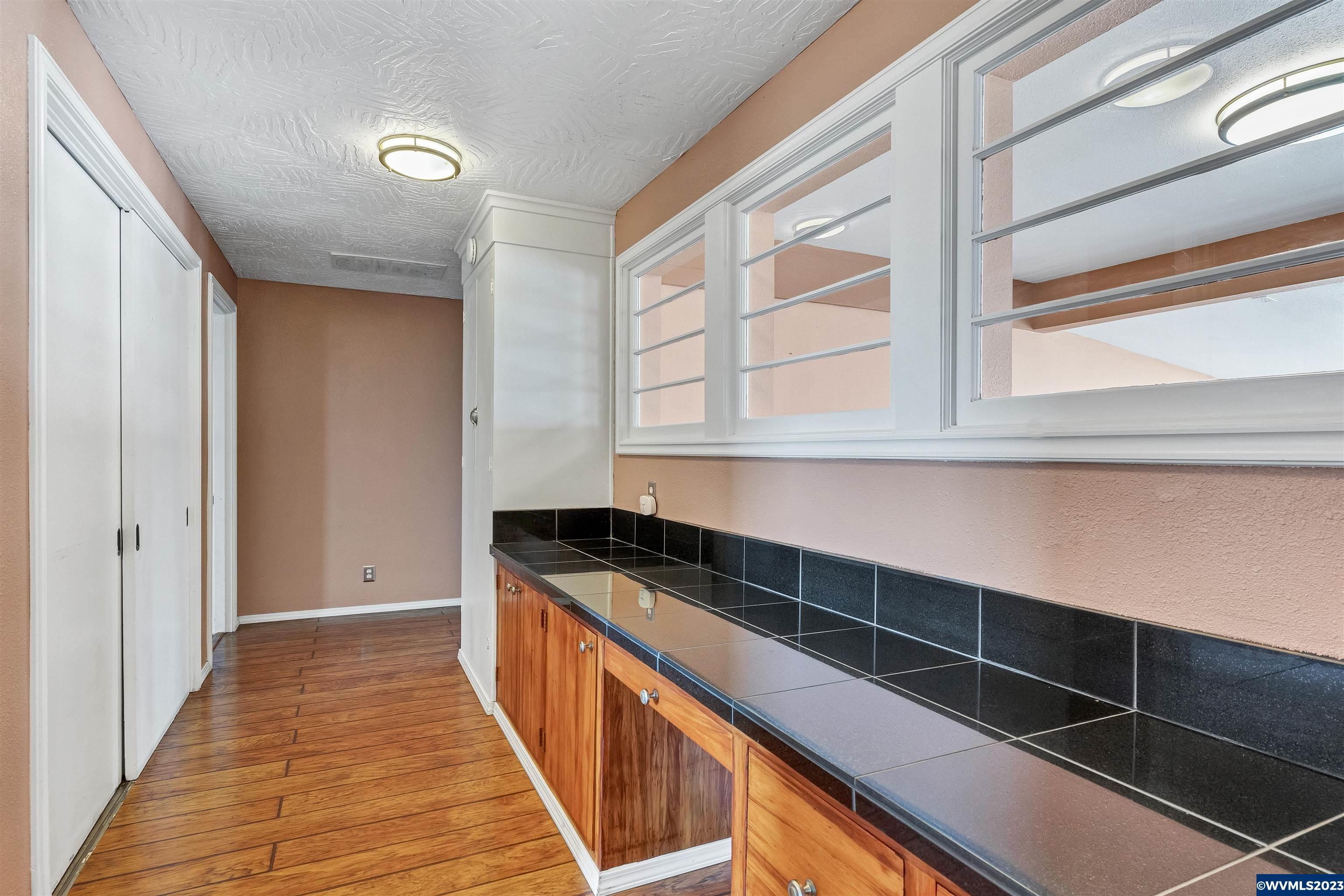 8285 Portland Road Northeast Salem, OR 97305 - Photo 20 of 37 Gallery Image 20