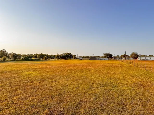 $315,000 | 350 Summerfield Court, Springtown, TX 76082