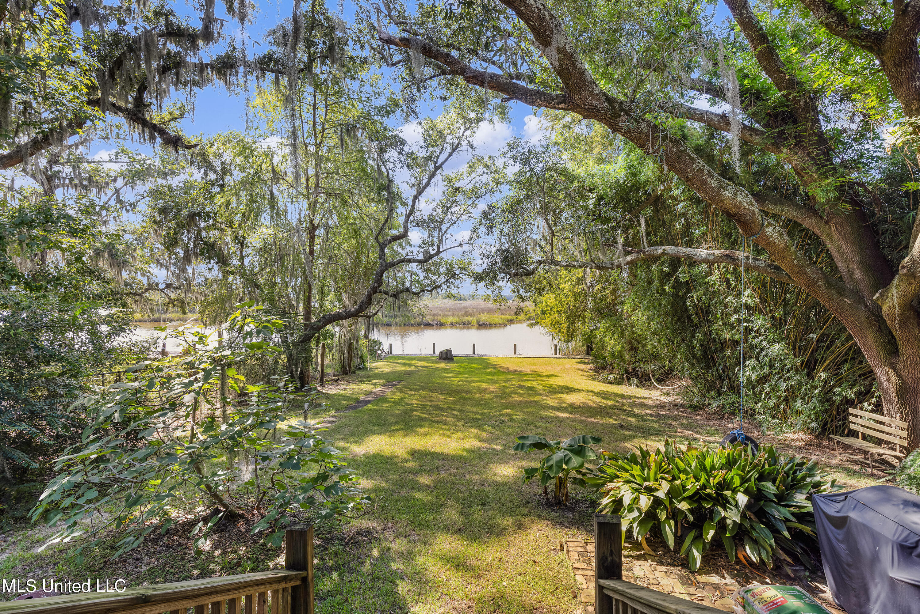 10330 East Shorecrest Road Biloxi, MS 39532 - Photo 2 of 57 10330ShorecrestRd-44