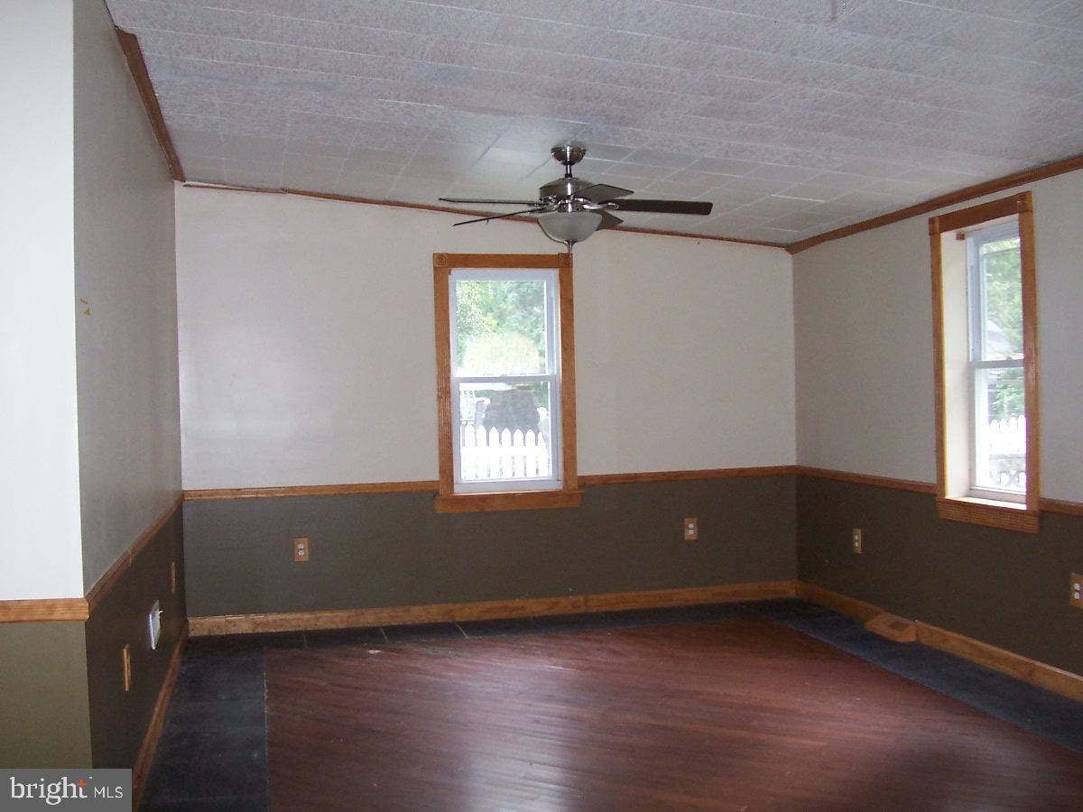 503 Myrtle Avenue Lindenwold, NJ 08021 - Photo 6 of 8 Familyroom