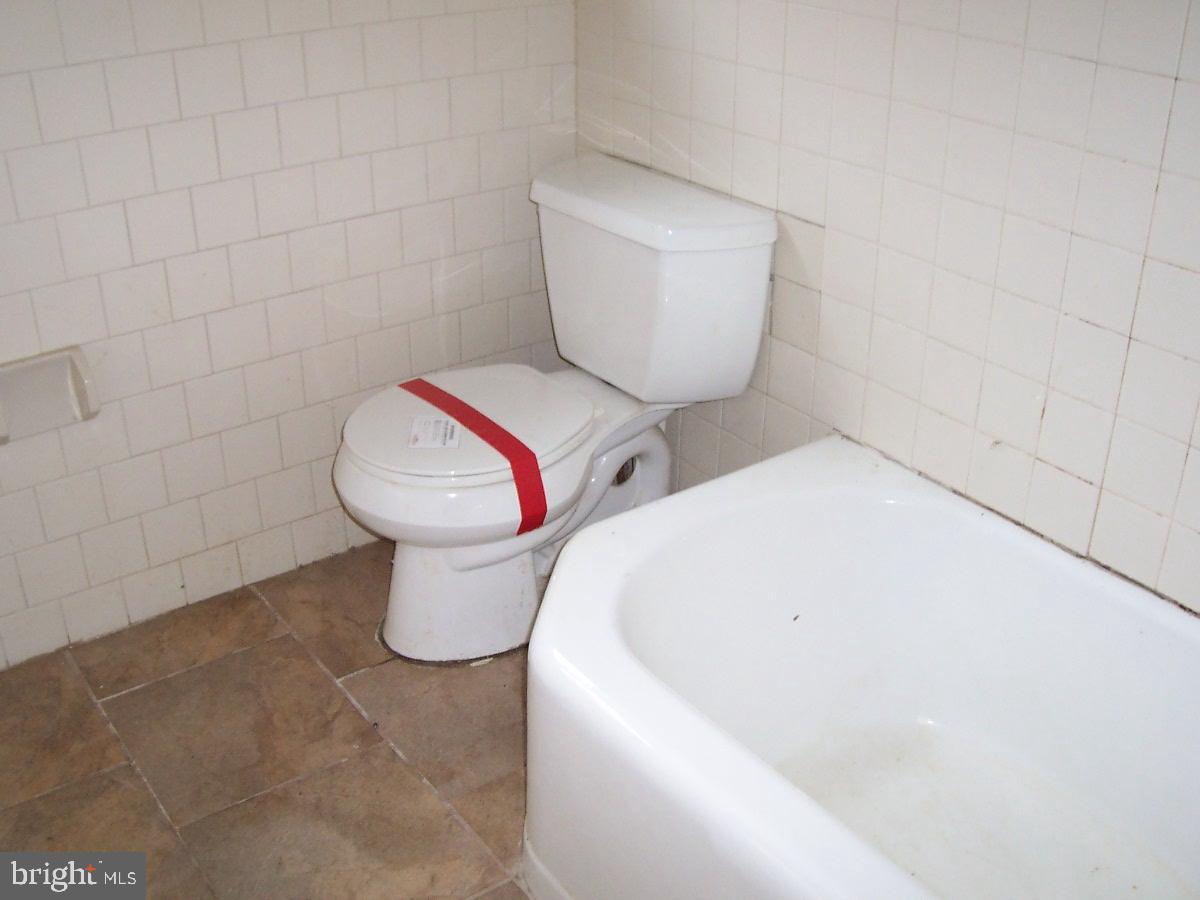 503 Myrtle Avenue Lindenwold, NJ 08021 - Photo 7 of 8 Bathroom 1