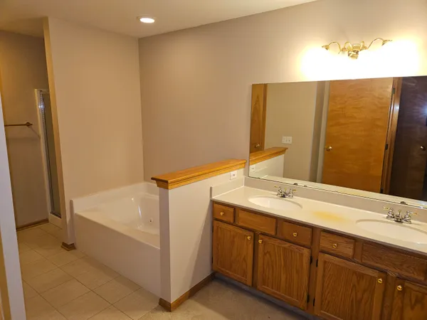 $2,300 | 3877 Old Elm Drive Southeast, Kentwood, MI 49512