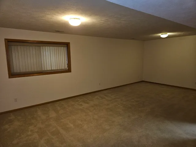 $2,350 | 3877 Old Elm Drive Southeast, Grand Rapids, MI 49512