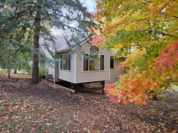 $2,300 | 3877 Old Elm Drive Southeast, Kentwood, MI 49512