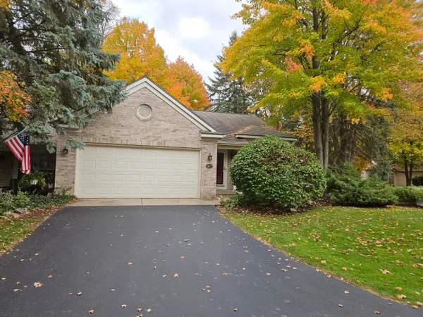 $2,300 | 3877 Old Elm Drive Southeast, Kentwood, MI 49512