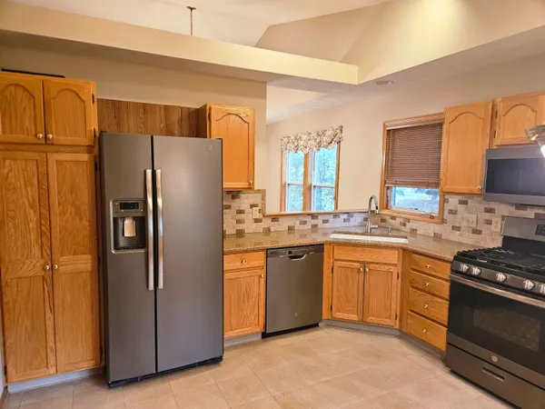 $2,300 | 3877 Old Elm Drive Southeast, Kentwood, MI 49512