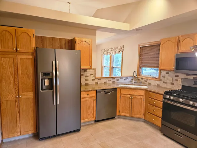 $2,350 | 3877 Old Elm Drive Southeast, Grand Rapids, MI 49512