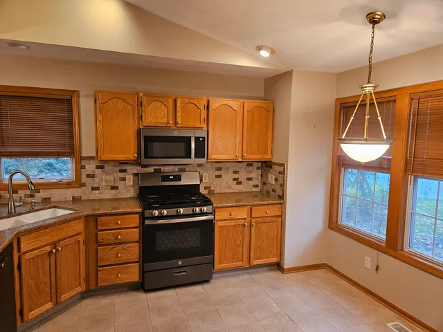 $2,350 | 3877 Old Elm Drive Southeast, Grand Rapids, MI 49512