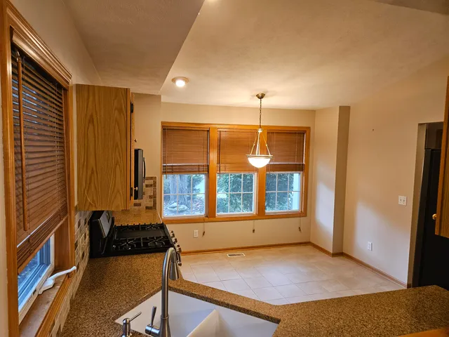 $2,350 | 3877 Old Elm Drive Southeast, Grand Rapids, MI 49512