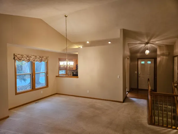 $2,300 | 3877 Old Elm Drive Southeast, Kentwood, MI 49512