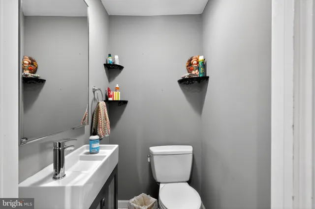 $525,000 | 526 East Main Street, Moorestown, NJ 08057