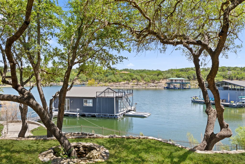 909 Brooks Hollow Road Lakeway, TX 78734 - Photo 24 of 40 Gallery Image 24