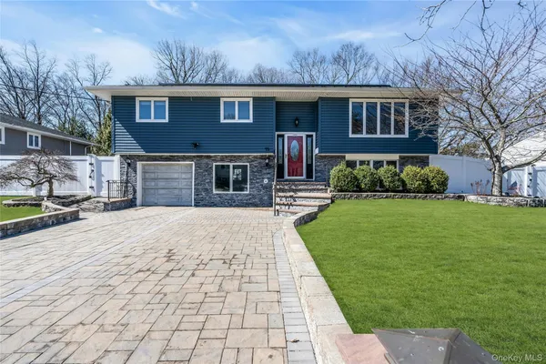 $1,128,000 | 15 Fairway Drive, Old Bethpage, NY 11804