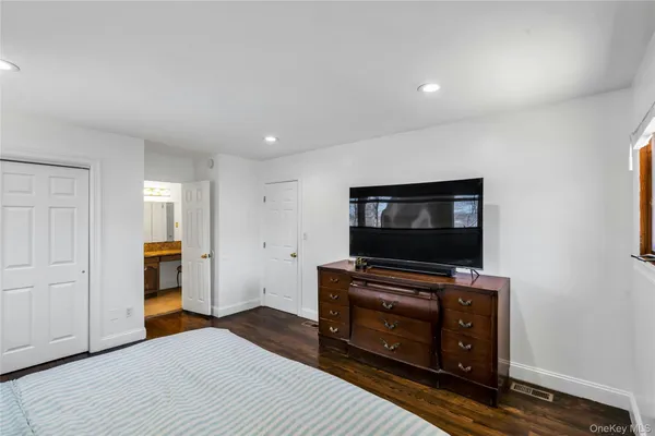 $1,128,000 | 15 Fairway Drive, Old Bethpage, NY 11804