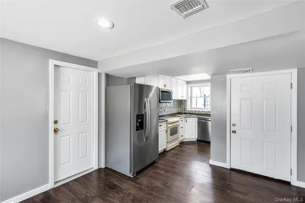 $1,128,000 | 15 Fairway Drive, Old Bethpage, NY 11804