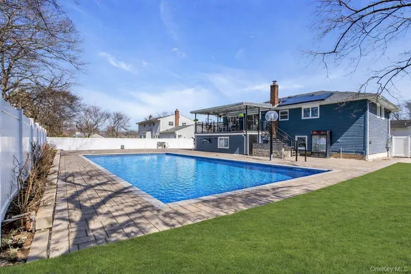 $1,128,000 | 15 Fairway Drive, Old Bethpage, NY 11804