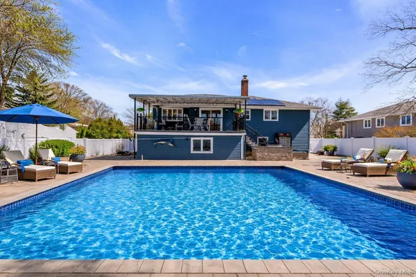 $1,128,000 | 15 Fairway Drive, Old Bethpage, NY 11804