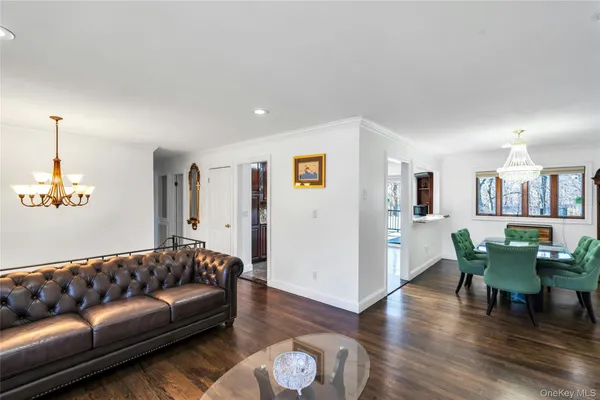 $1,128,000 | 15 Fairway Drive, Old Bethpage, NY 11804