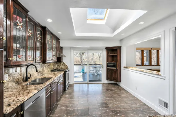 $1,128,000 | 15 Fairway Drive, Old Bethpage, NY 11804