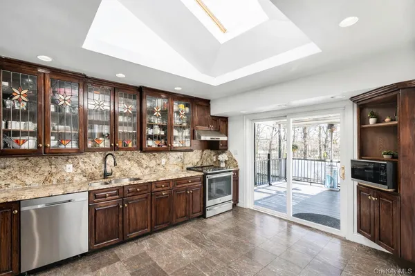 $1,128,000 | 15 Fairway Drive, Old Bethpage, NY 11804