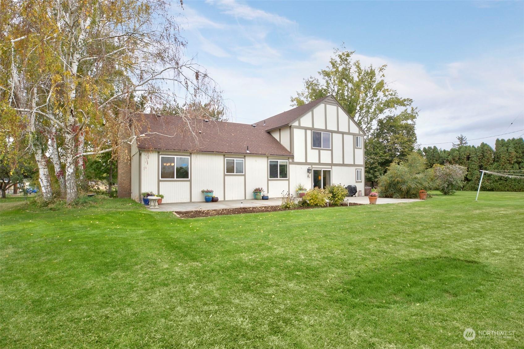 641 Hoffman Road Selah, WA 98942 - Photo 3 of 26 a front view of a house with a garden and trees