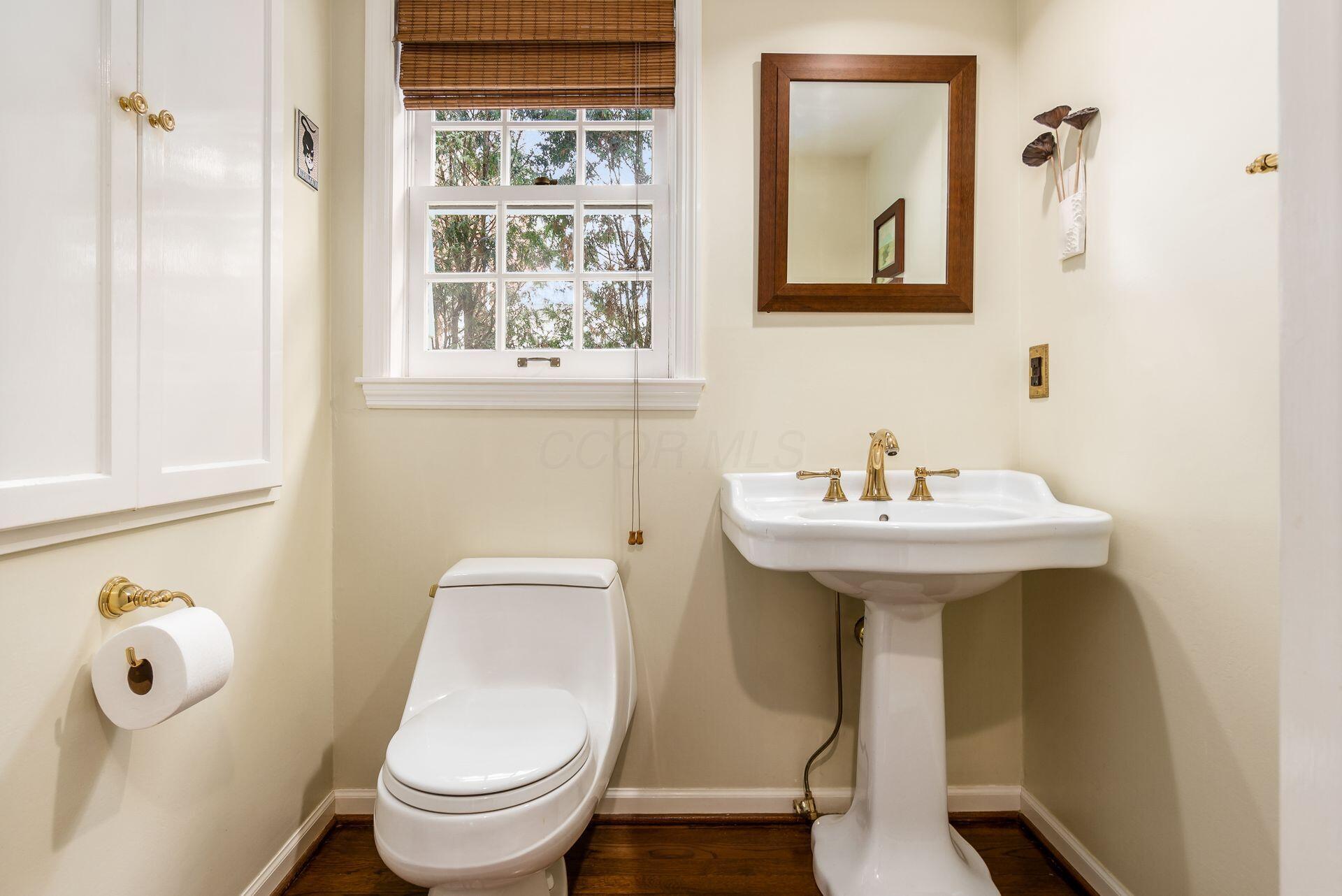 174 South Remington Road Columbus, OH 43209 - Photo 19 of 48 18_HALFBATH