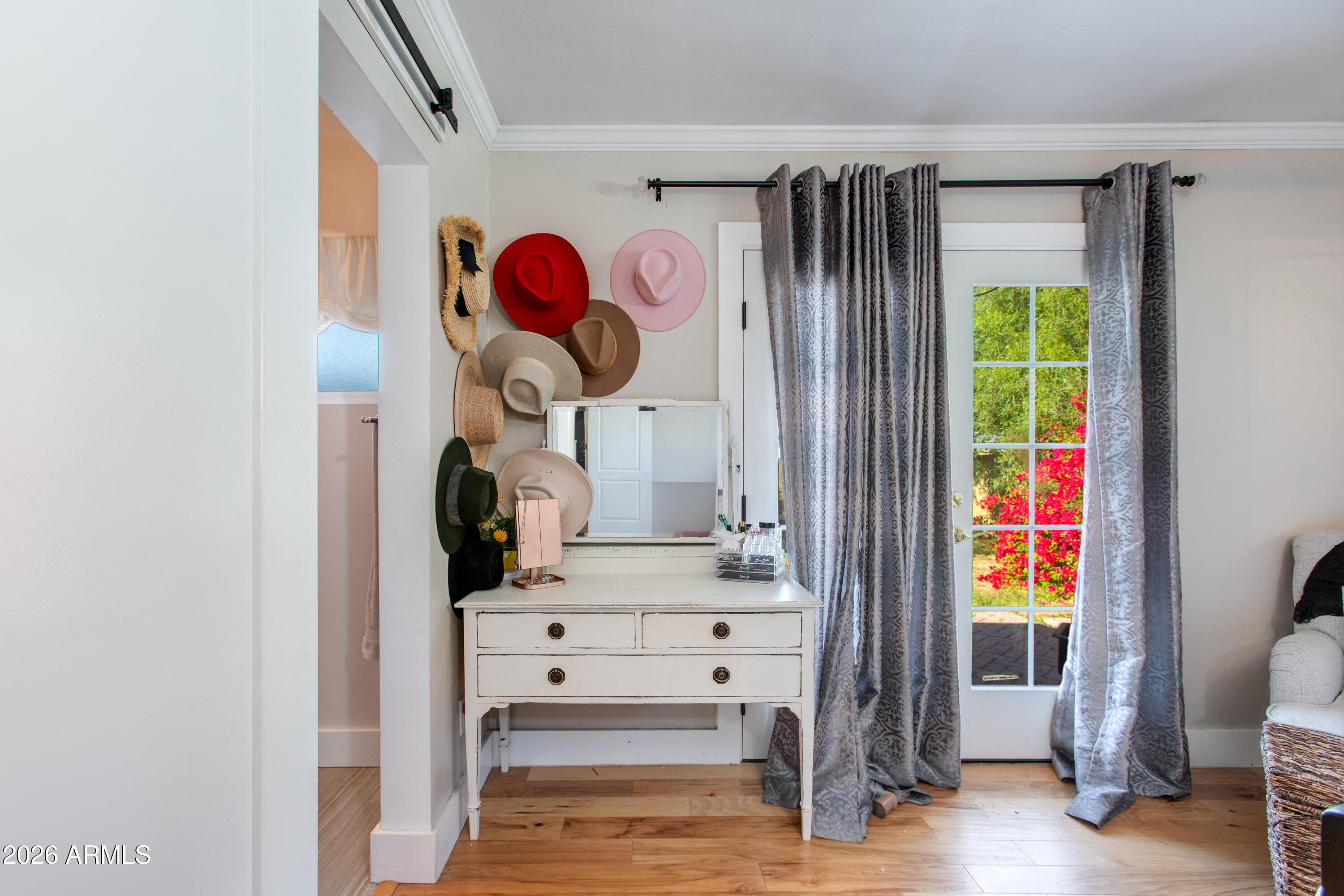 7830 North 7th Avenue Phoenix, AZ 85021 - Photo 17 of 43 a room with gym equipment and a window