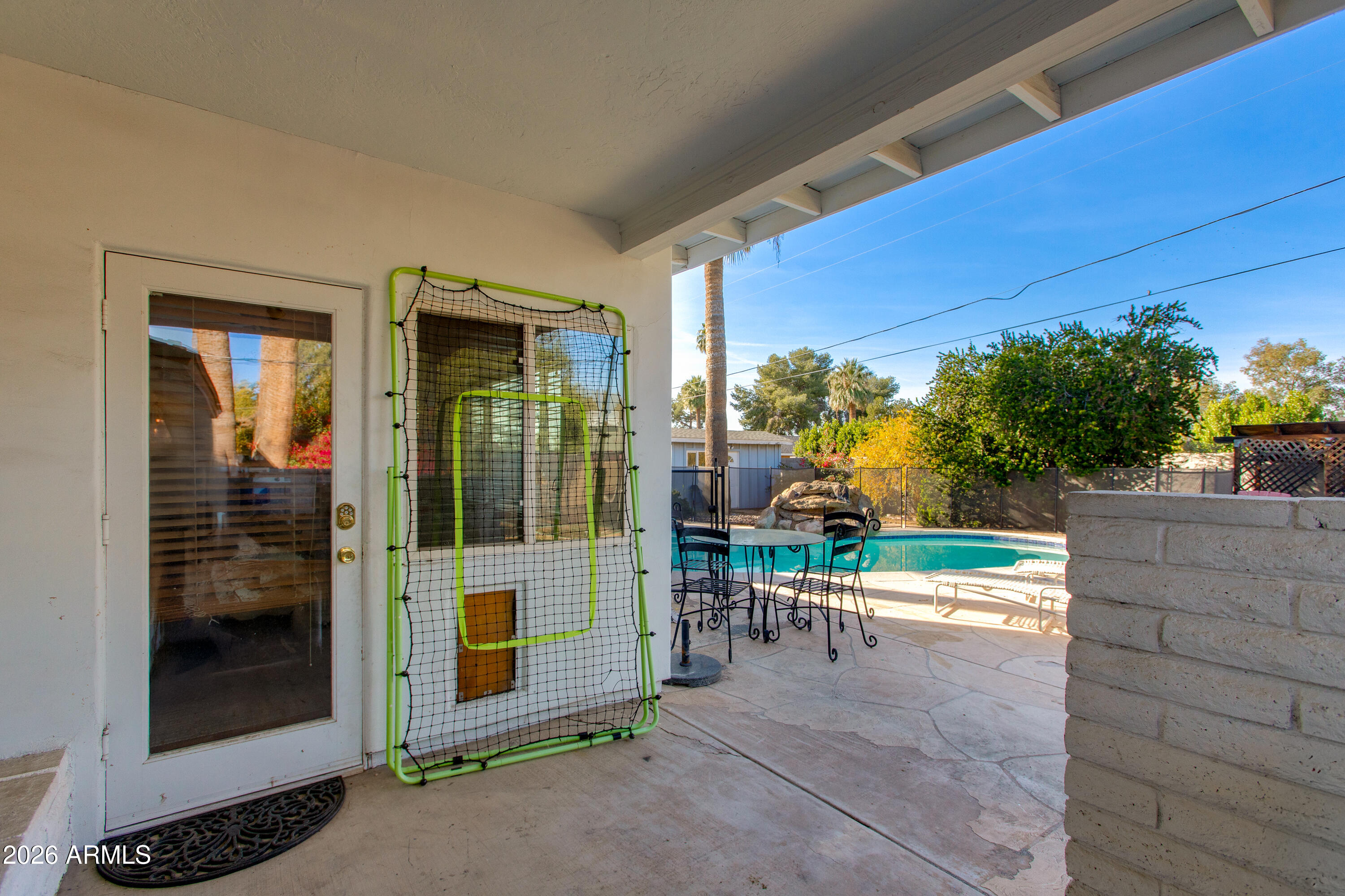 7830 North 7th Avenue Phoenix, AZ 85021 - Photo 39 of 43 a view of a balcony with chairs