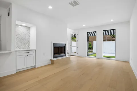 $815,000 | 5056 Academy Street, Houston, TX 77005