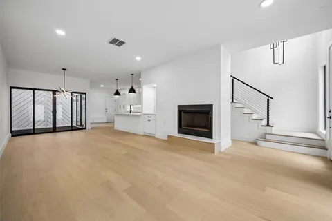 $815,000 | 5056 Academy Street, Houston, TX 77005