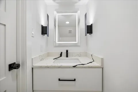 $815,000 | 5056 Academy Street, Houston, TX 77005