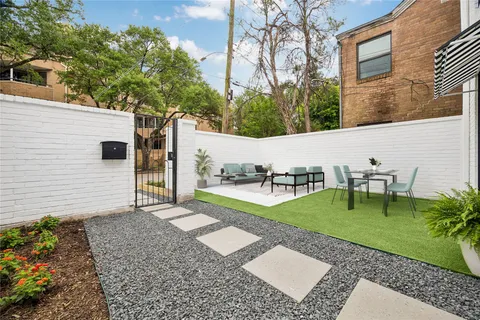 $815,000 | 5056 Academy Street, Houston, TX 77005