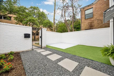 $815,000 | 5056 Academy Street, Houston, TX 77005