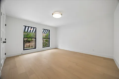 $815,000 | 5056 Academy Street, Houston, TX 77005