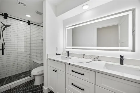 $815,000 | 5056 Academy Street, Houston, TX 77005